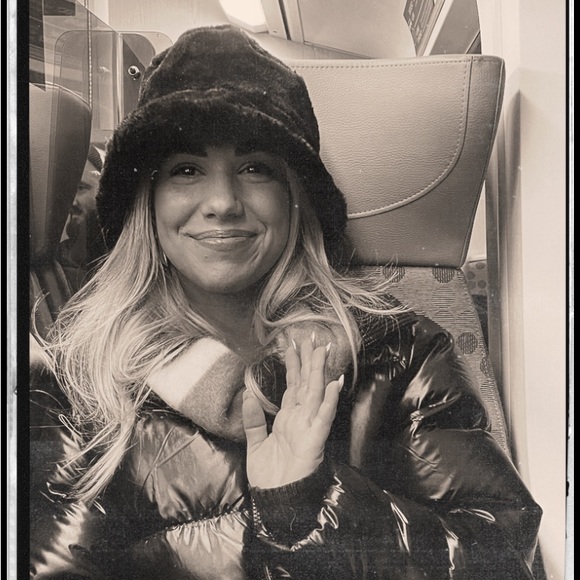 Meet your Posher, Lexia - Picture 1 of 1